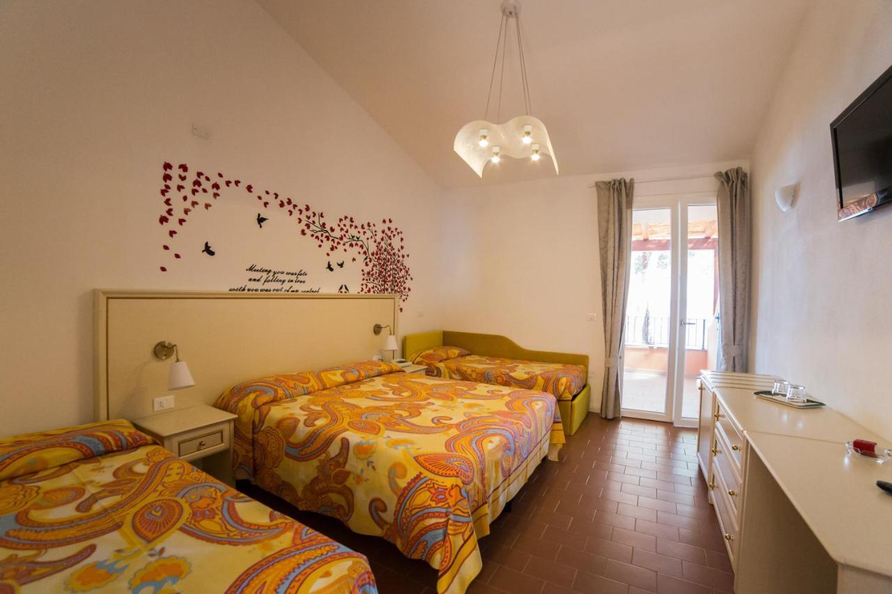 Hotel Capo Sud Лакона Екстериор снимка