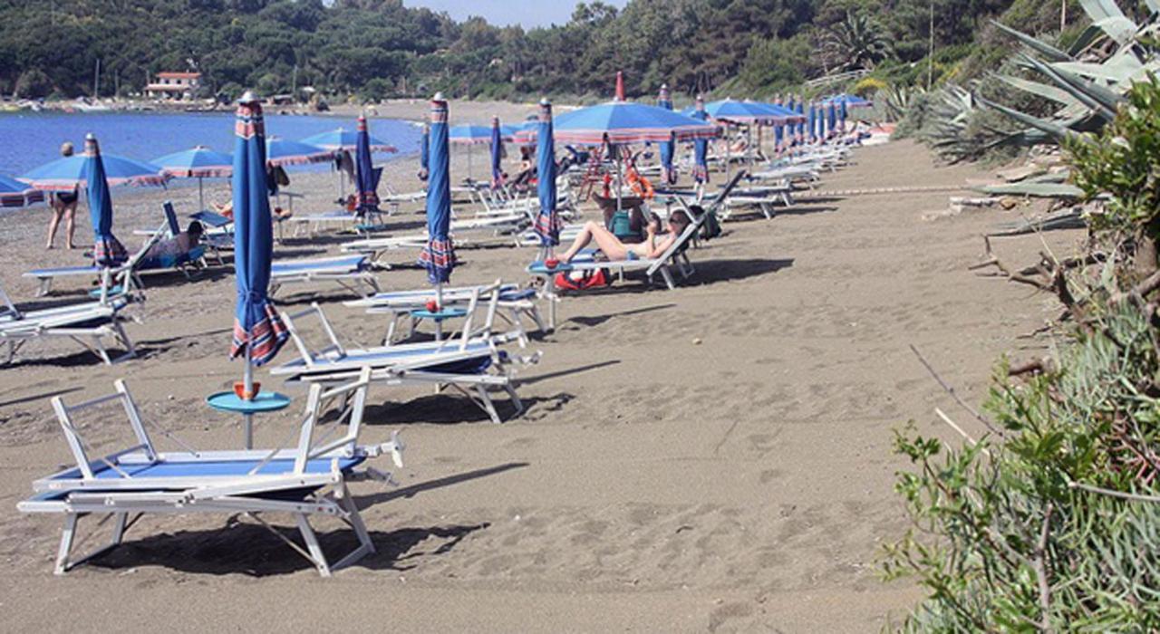 Hotel Capo Sud Лакона Екстериор снимка