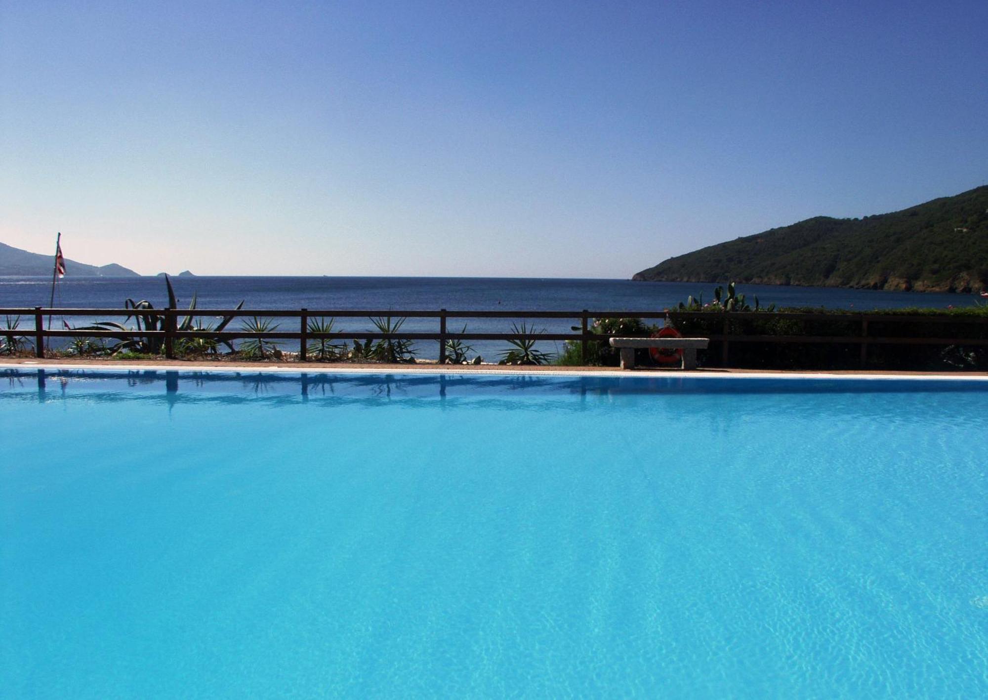 Hotel Capo Sud Лакона Екстериор снимка