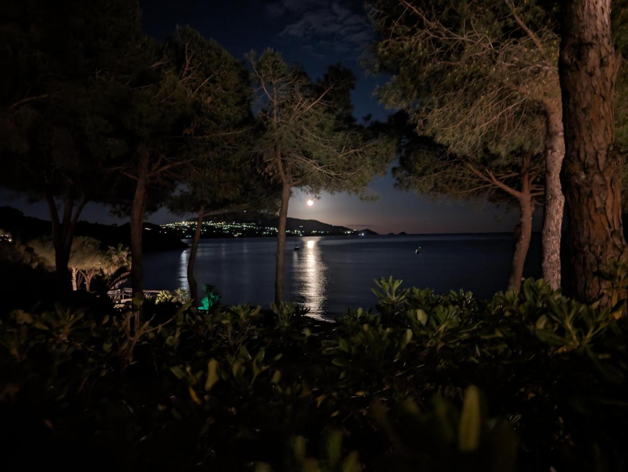 Hotel Capo Sud Лакона Екстериор снимка