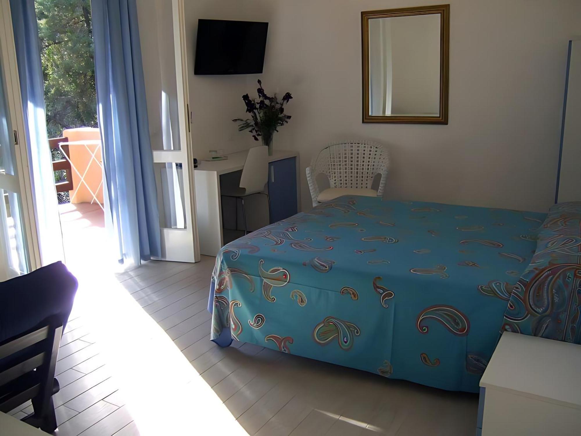 Hotel Capo Sud Лакона Екстериор снимка